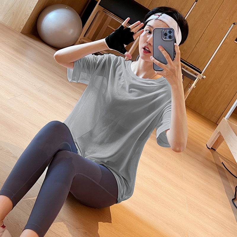 Tシャツ　レディーススポーツウェア なめらか素材ゆったりフィットトップス