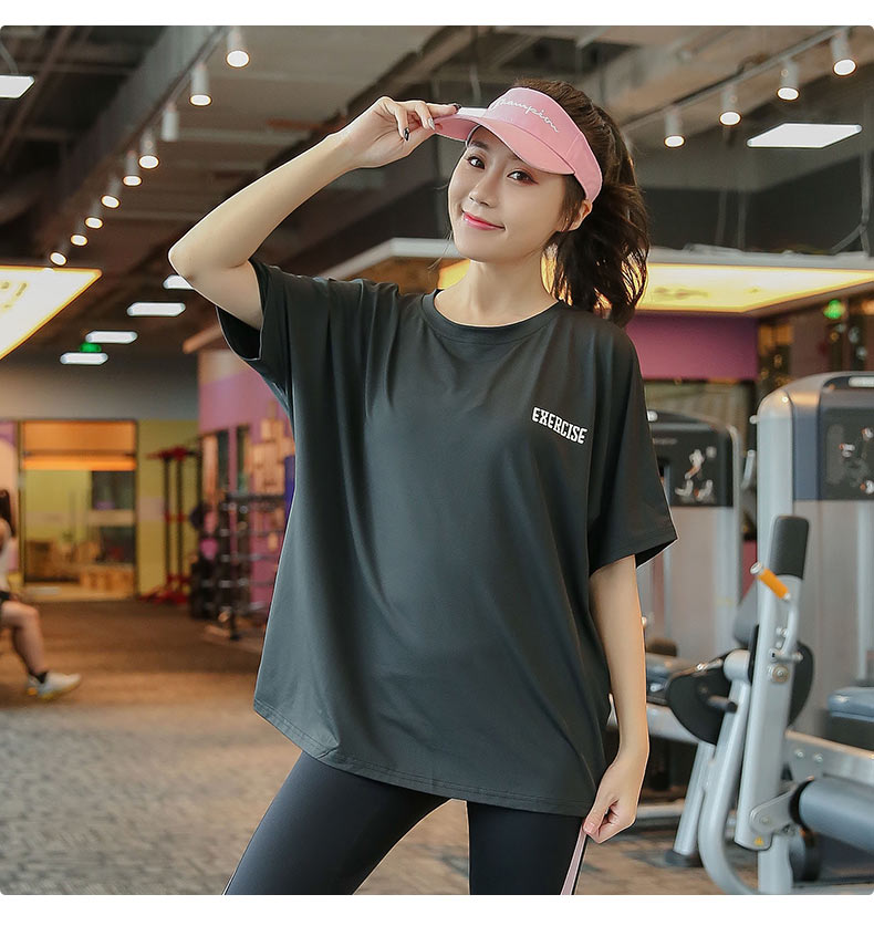 Tシャツ　レディーススポーツウェア 背面ロゴ入り運動快適ゆったりシャツ
