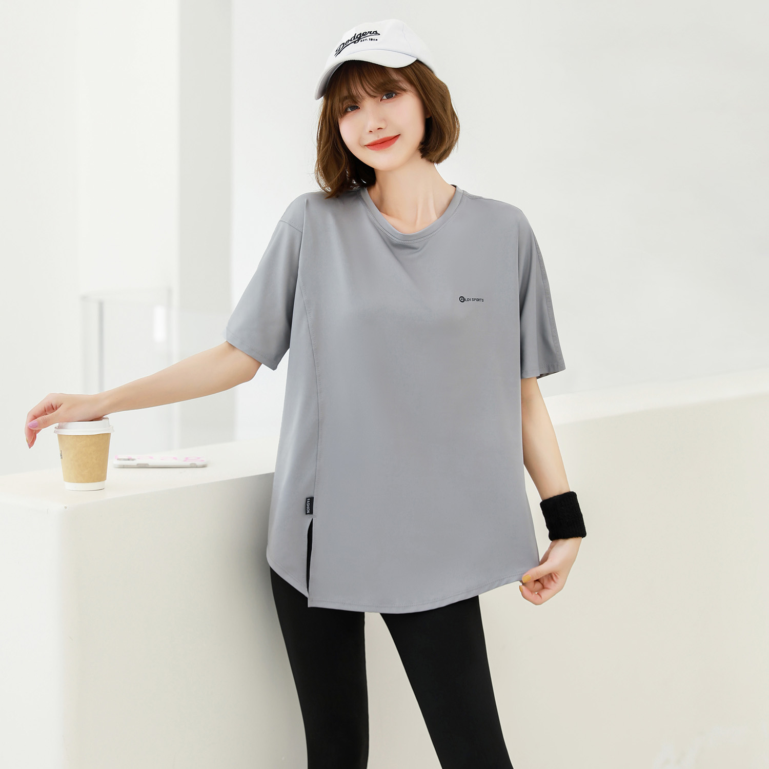 Tシャツ　レディーススポーツウェア リラックスシルエット ゆったりフィットＴシャツ