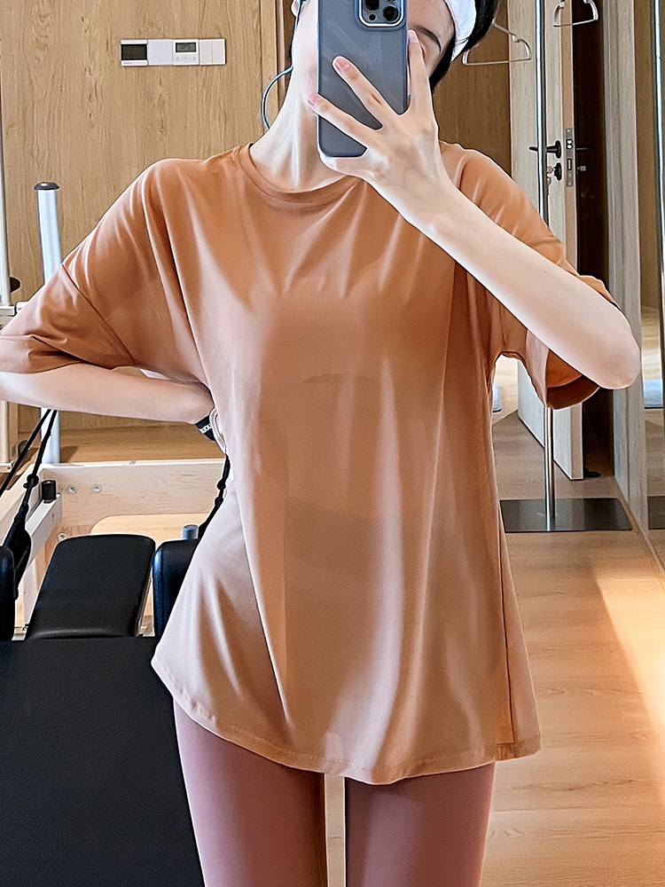 Tシャツ　レディーススポーツウェア なめらか素材ゆったりフィットトップス