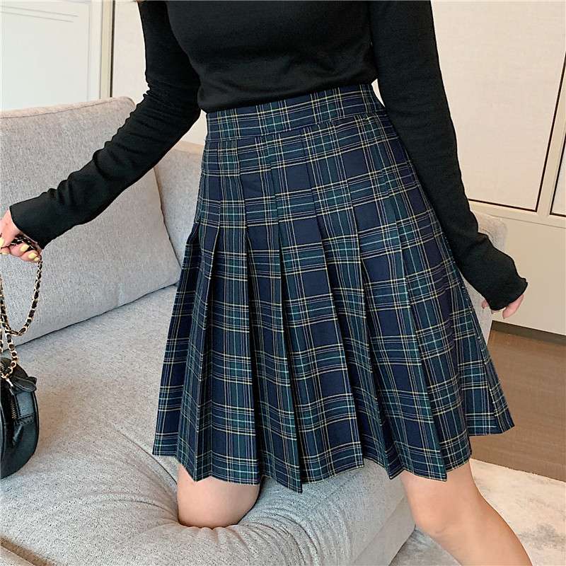 冬の定番チェックプリーツスカート