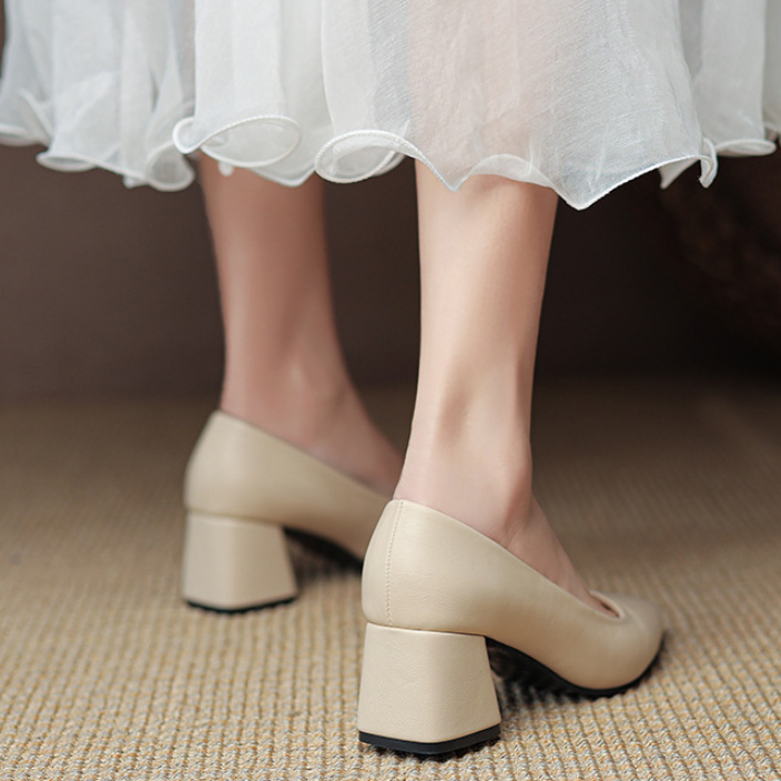 就活対応 太ヒール パンプス 黒 ベージュ 白 安定感抜群