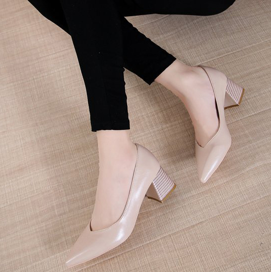 就活対応 らくらく歩ける ローヒール パンプス 尖り先