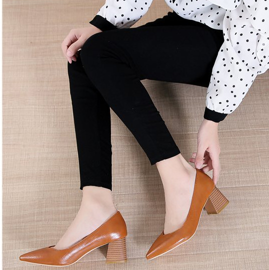 就活対応 らくらく歩ける ローヒール パンプス 尖り先