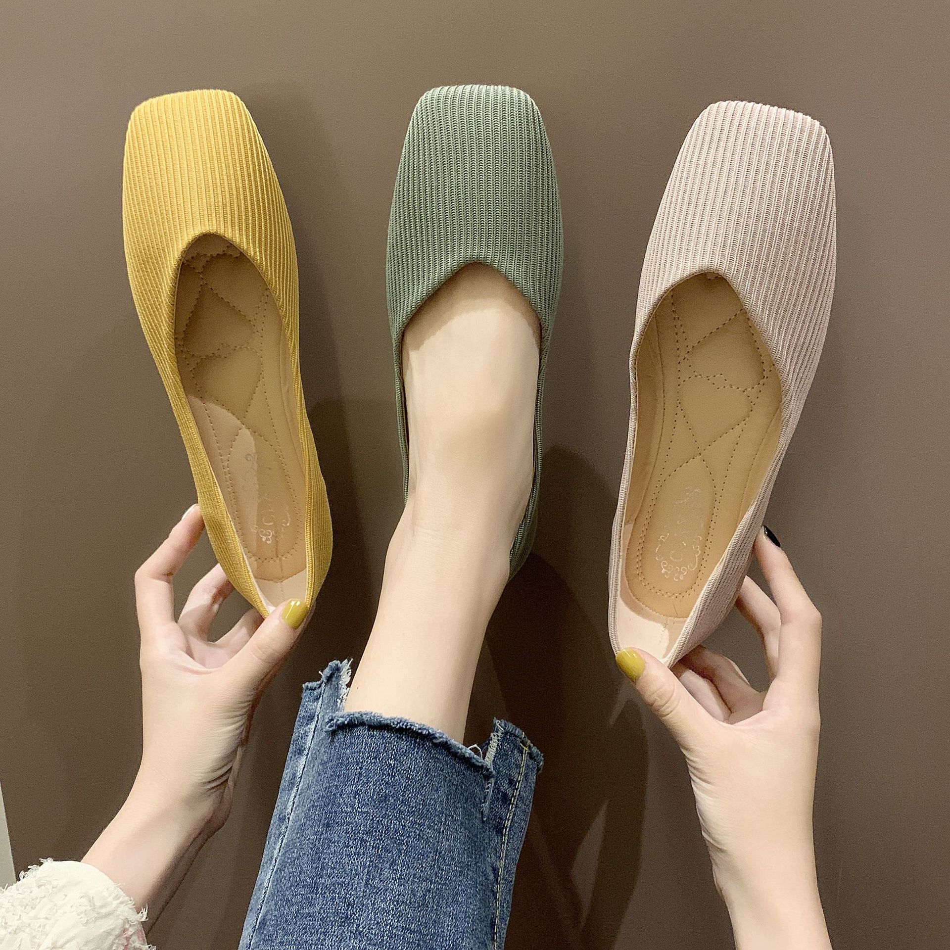 結婚式 パンプス ベージュパンプス コーデュロイ素材のスクエアトゥフラットパンプス