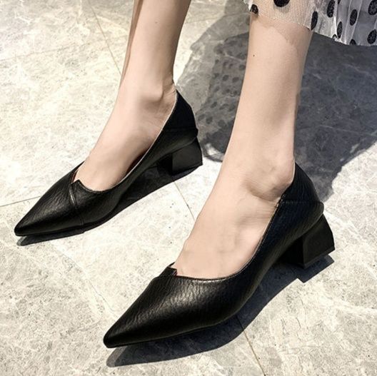 太めヒール　美脚パンプス