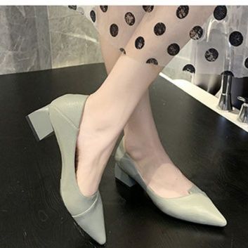 太めヒール　美脚パンプス