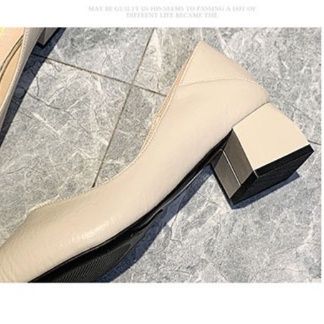 太めヒール　美脚パンプス