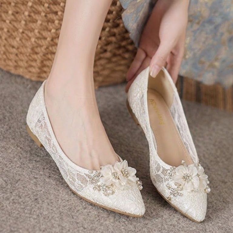 エレガントレース ベージュフラットパンプス