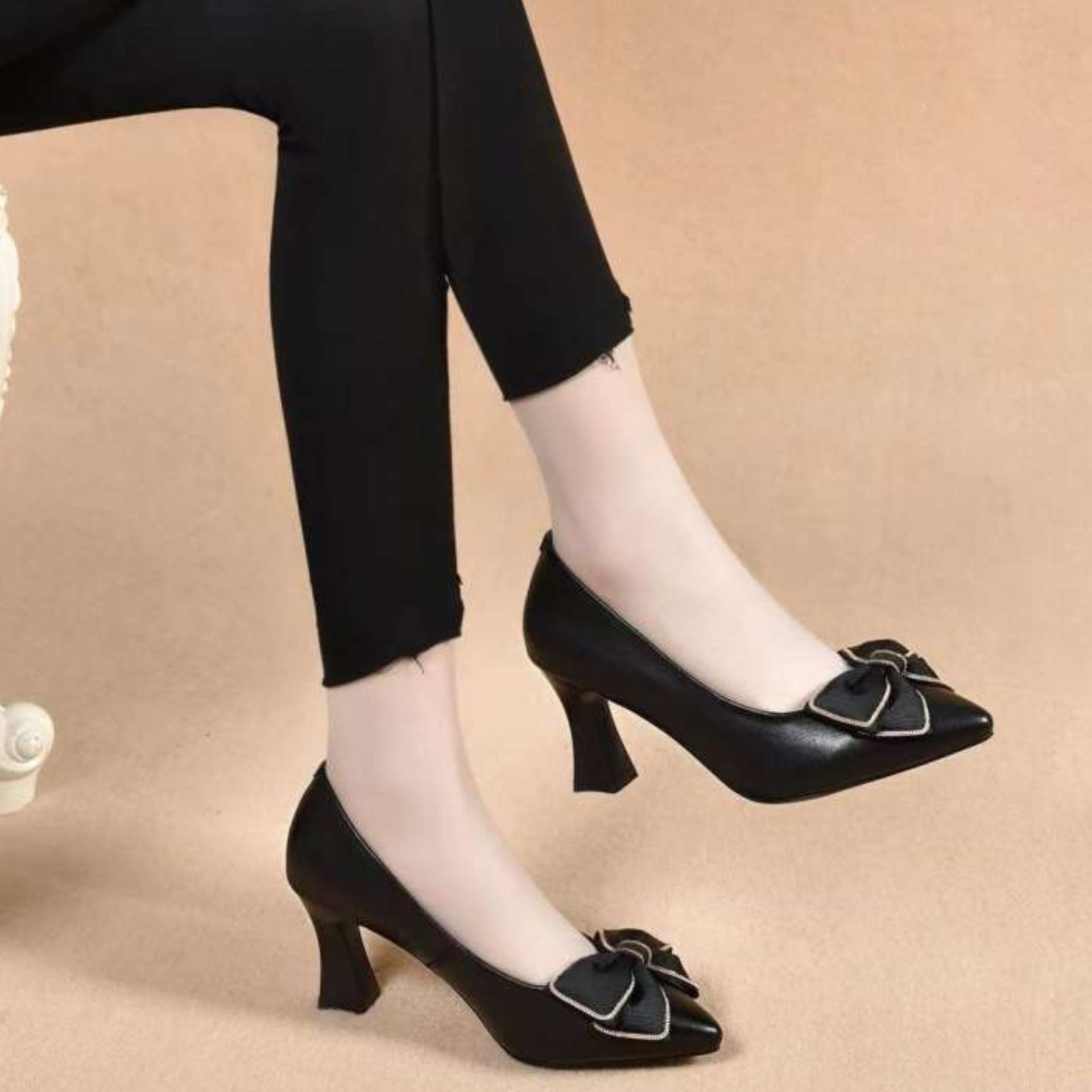 エレガントグレース リボンローヒールパンプス