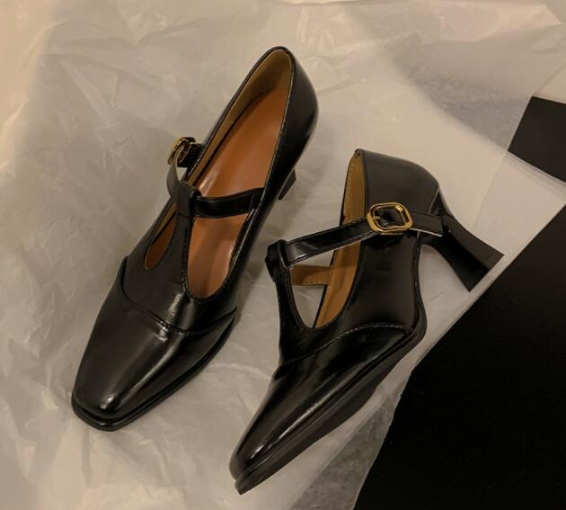 就活対応 尖り先革靴風メアリージェーン パンプス