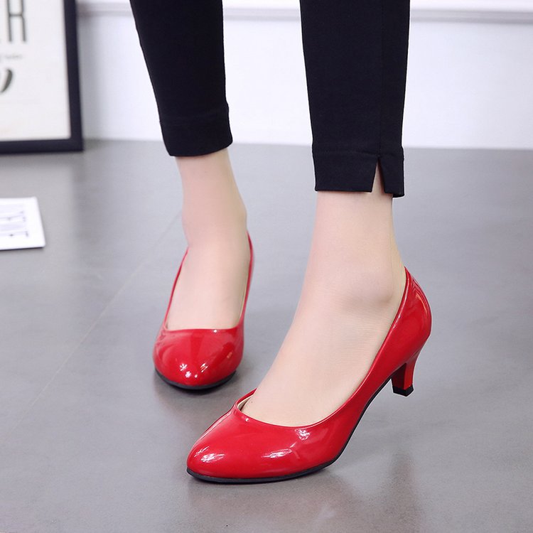 就活対応 光沢エナメル パンプス 6センチヒール 黒 ベージュ