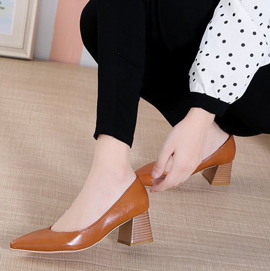 就活対応 らくらく歩ける ローヒール パンプス 尖り先