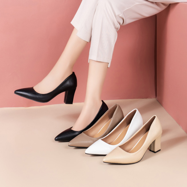就活対応 美脚ポインテッドトゥパンプス 太めヒール 黒