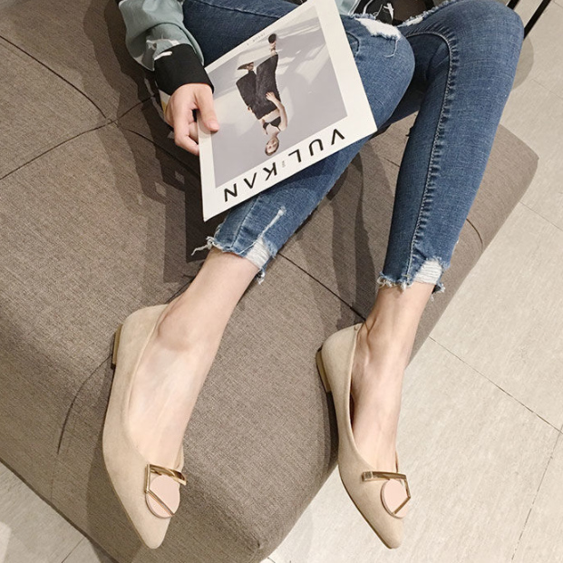 就活対応 やわらか素材 尖った先端 低めかかと パンプス