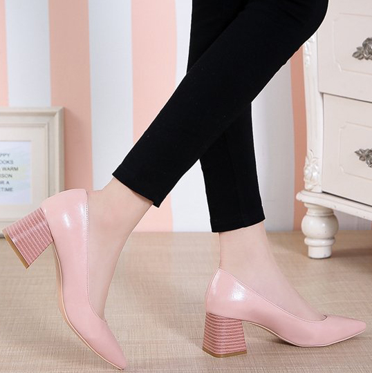 就活対応 らくらく歩ける ローヒール パンプス 尖り先