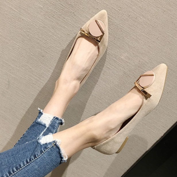 就活対応 やわらか素材 尖った先端 低めかかと パンプス