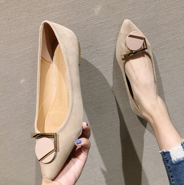 就活対応 やわらか素材 尖った先端 低めかかと パンプス