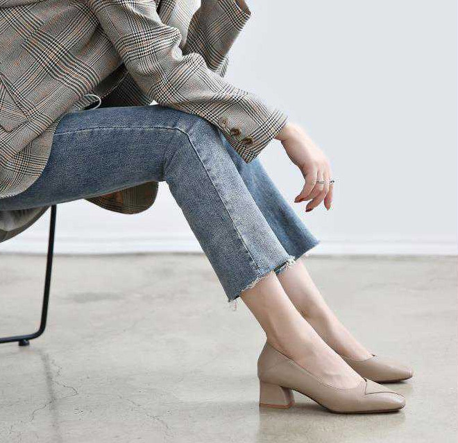 就活対応 黒パンプス 太ヒール 4.5センチ 歩きやすい 美脚効果