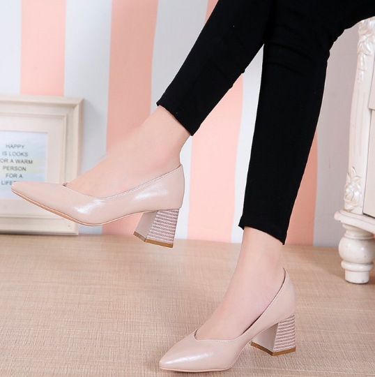 就活対応 らくらく歩ける ローヒール パンプス 尖り先