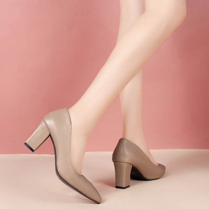 就活対応 美脚ポインテッドトゥパンプス 太めヒール 黒