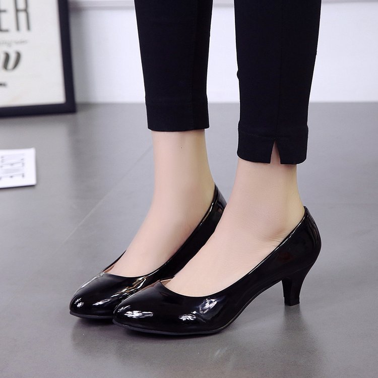 就活対応 光沢エナメル パンプス 6センチヒール 黒 ベージュ