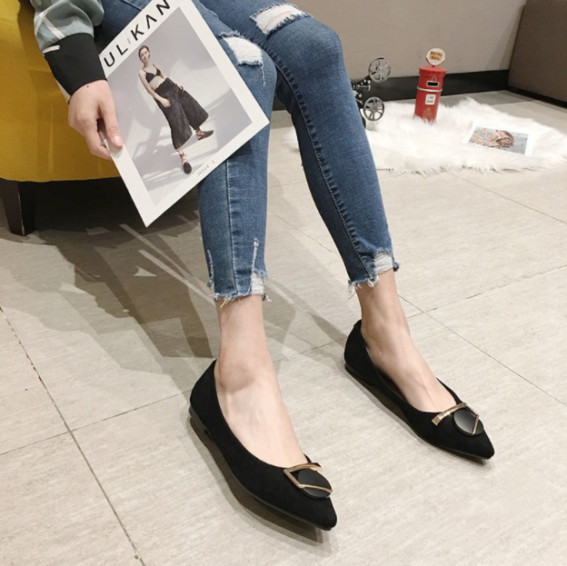 就活対応 やわらか素材 尖った先端 低めかかと パンプス