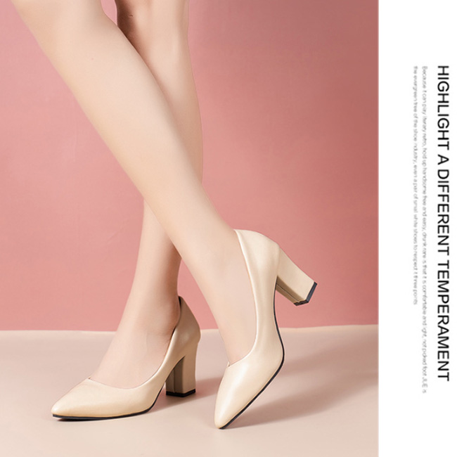 就活対応 美脚ポインテッドトゥパンプス 太めヒール 黒