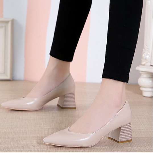 就活対応 らくらく歩ける ローヒール パンプス 尖り先