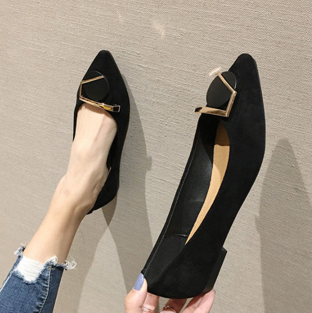 就活対応 やわらか素材 尖った先端 低めかかと パンプス