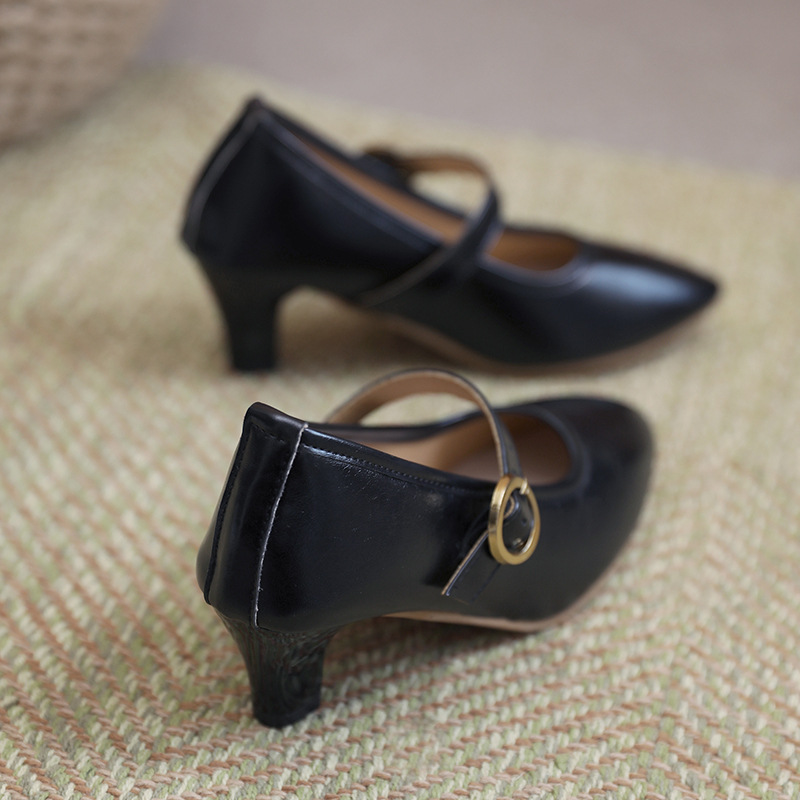 2025新作 就活用レディースパンプス ストラップ付き光沢靴