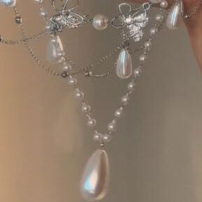 パンクファッション パール蝶々チョーカー 重ね付け風首飾り