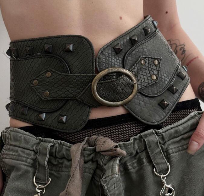 https://fulmo-img-server.com/punkstyle/27799d3f-b8a3-468a-bbdc-721bafd42178.jpg