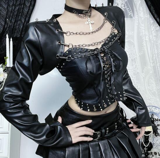 パンクファッション 黒革風スタッズ付きショート丈ジャケット