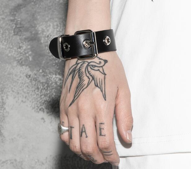 パンクファッション 男女兼用パンク系黒革風スタッズブレスレット