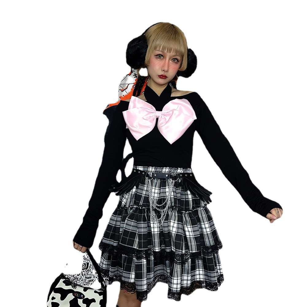 パンクファッション 画像には主にスカートが写っており、パンツは見当たりません。ただし、ご要望に沿って、画像に写っているスカートをもとにと説明を考えさせていただきます。