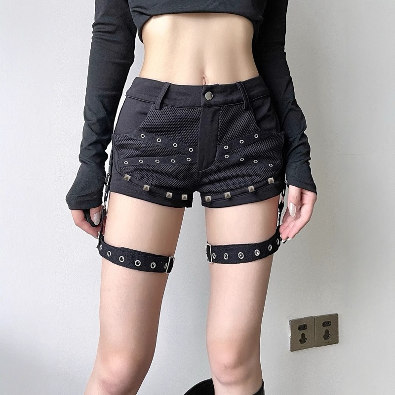 パンクファッション ガーターベルト付きスタッズ装飾ショートパンツ