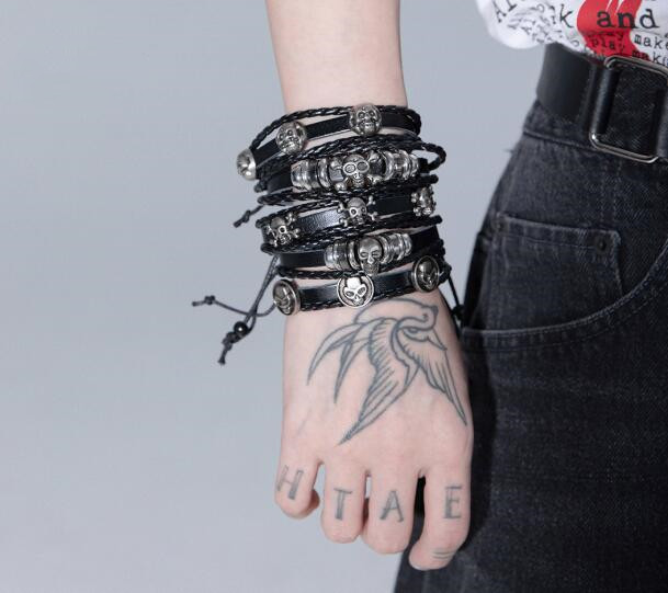 パンクファッション パンク風多重巻き黒革スカル装飾男女兼用ブレスレット