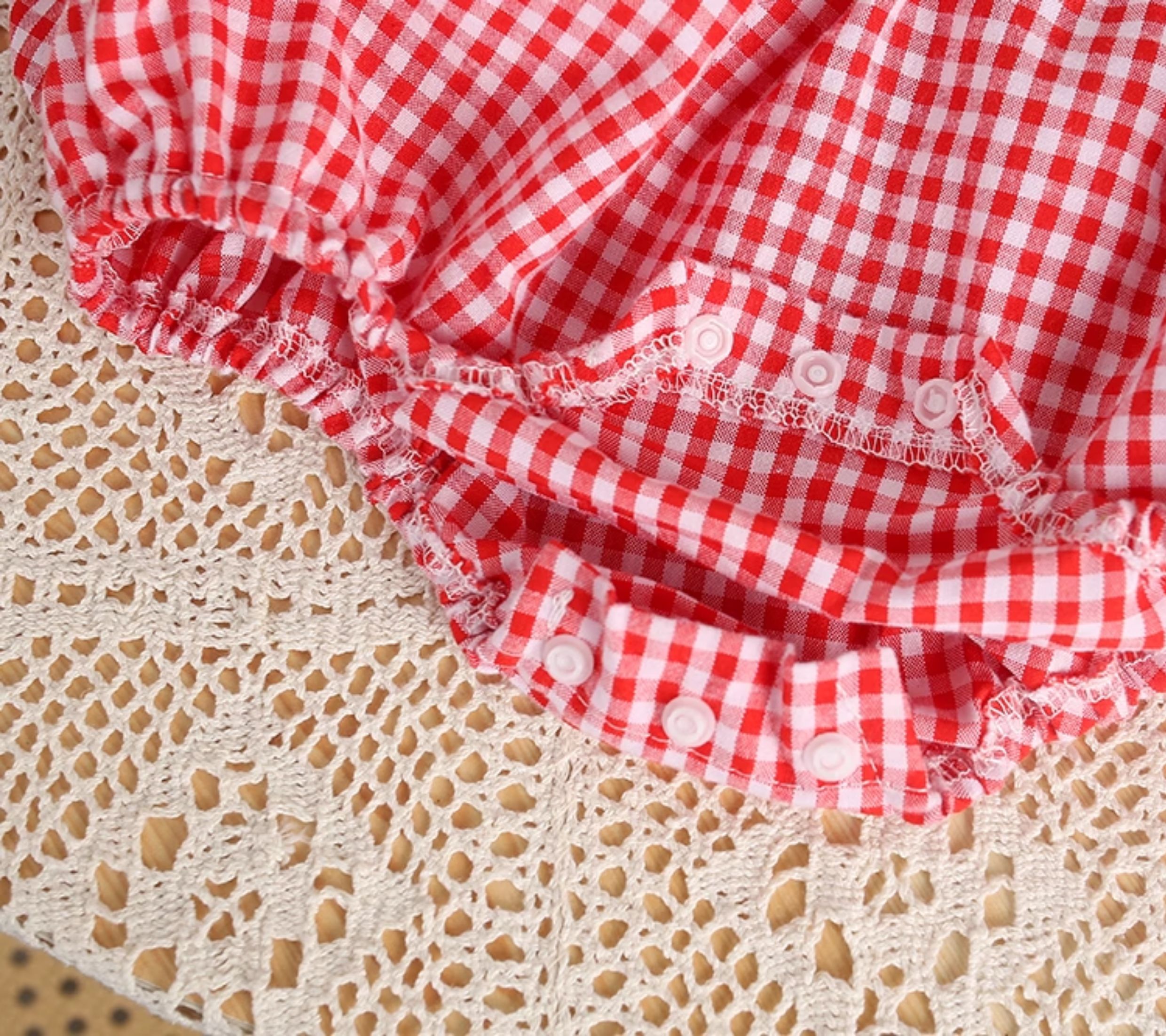 ロンパース いちご刺繍フリルノースリーブロンパース