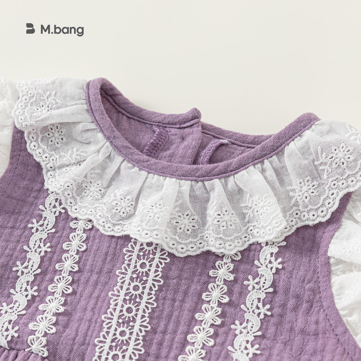 レース襟付き花柄刺繍ノースリーブロンパース