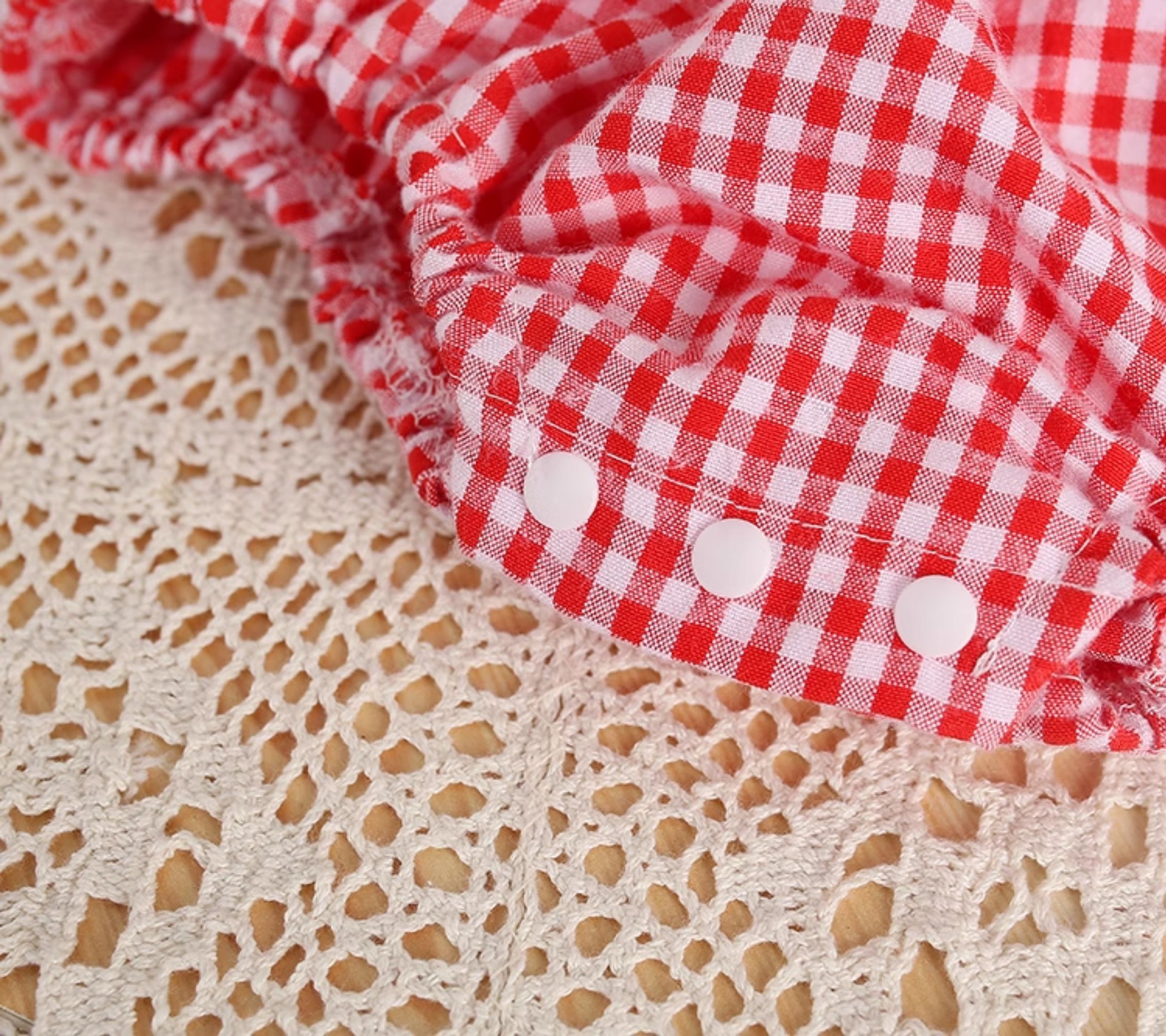 ロンパース いちご刺繍フリルノースリーブロンパース