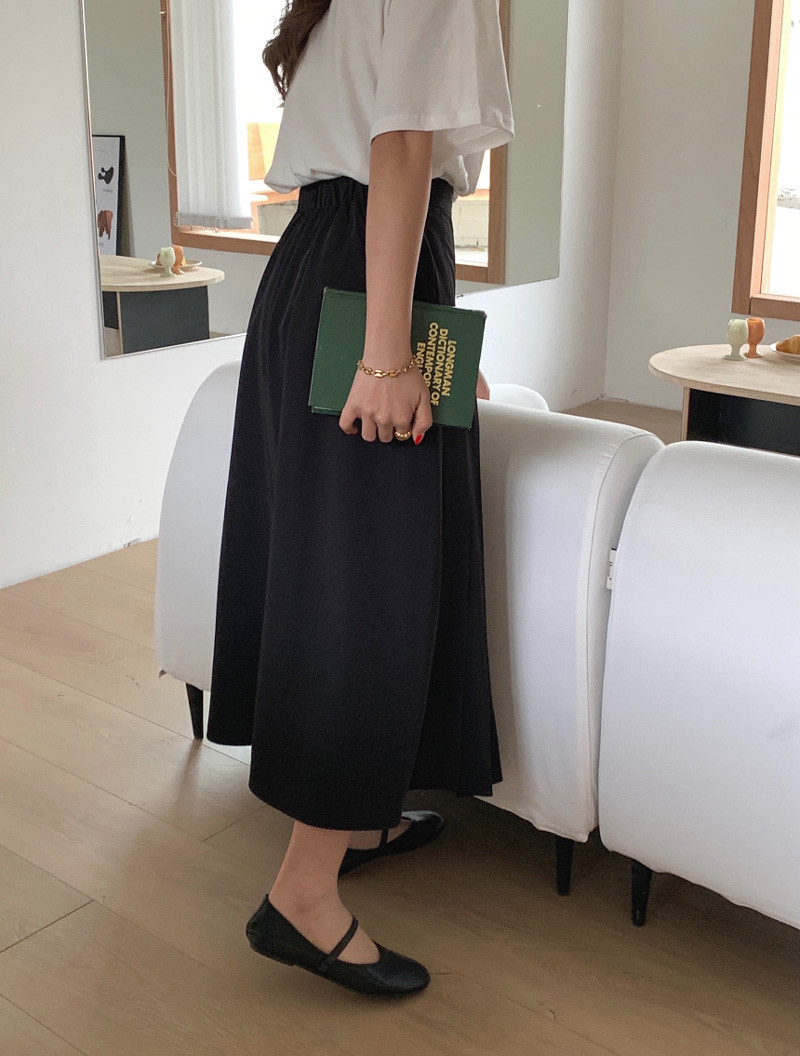 上品な淡色プリーツスカート ロング丈 レトロ風