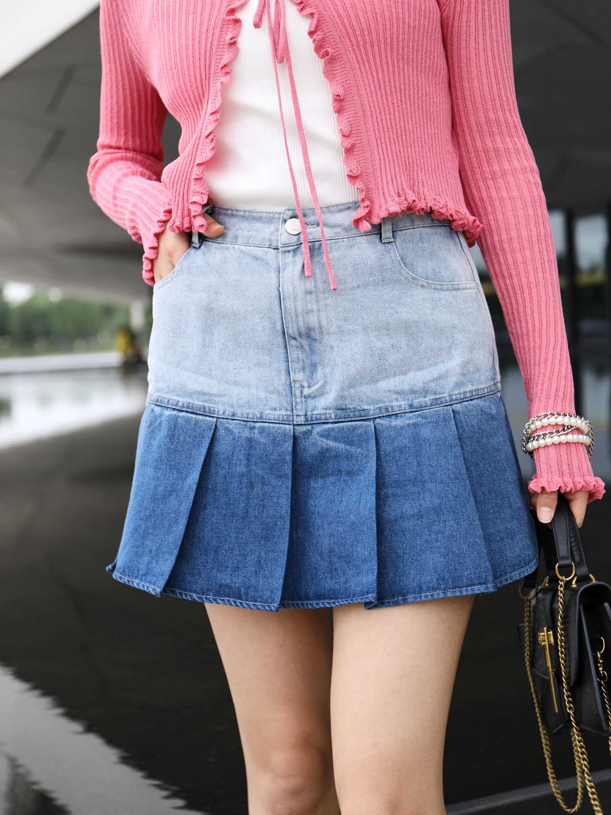 カジュアルから上品まで！おしゃれを楽しむデニムプリーツスカートおすすめ5選