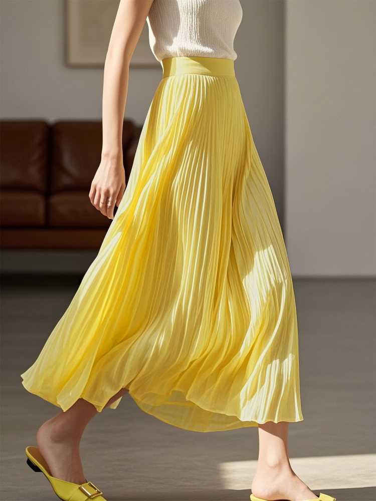 黄色のプリーツスカートコーデおすすめ5選