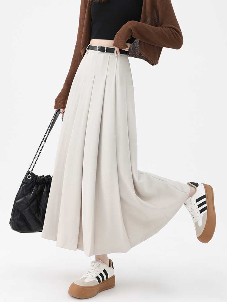 40代向けのプリーツスカート×スニーカーコーデおすすめ5選