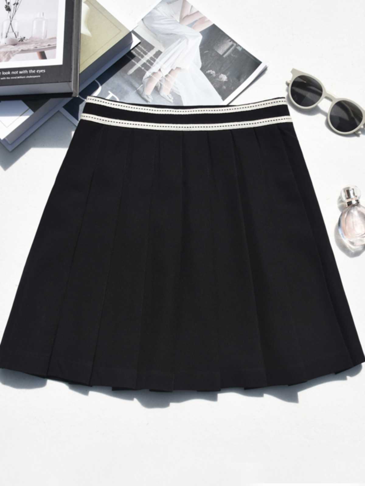 中学生のミニ黒コーデ夏にぴったりなプリーツスカートおすすめ10選
