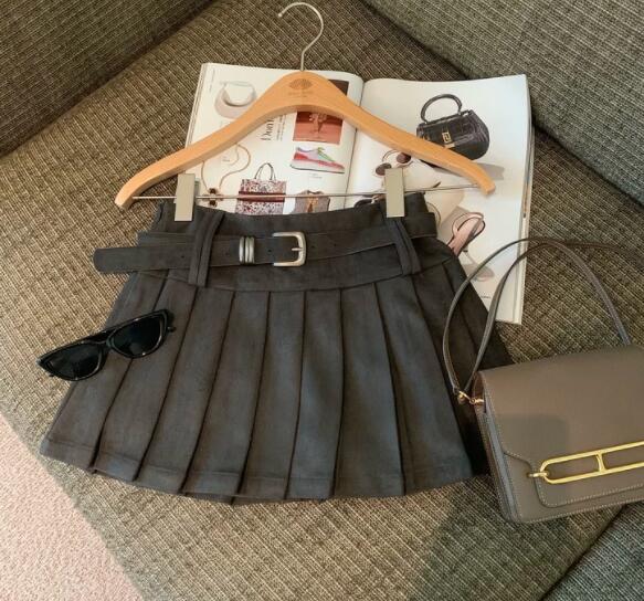 ベルト付きハイウエストプリーツスカート