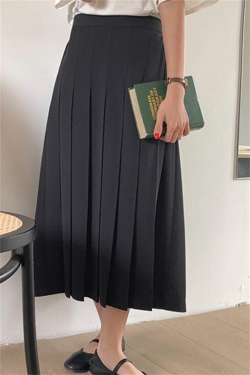 上品な淡色プリーツスカート ロング丈 エレガント