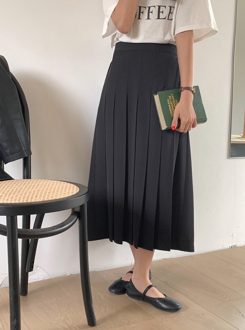 上品な淡色プリーツスカート ロング丈 エレガント