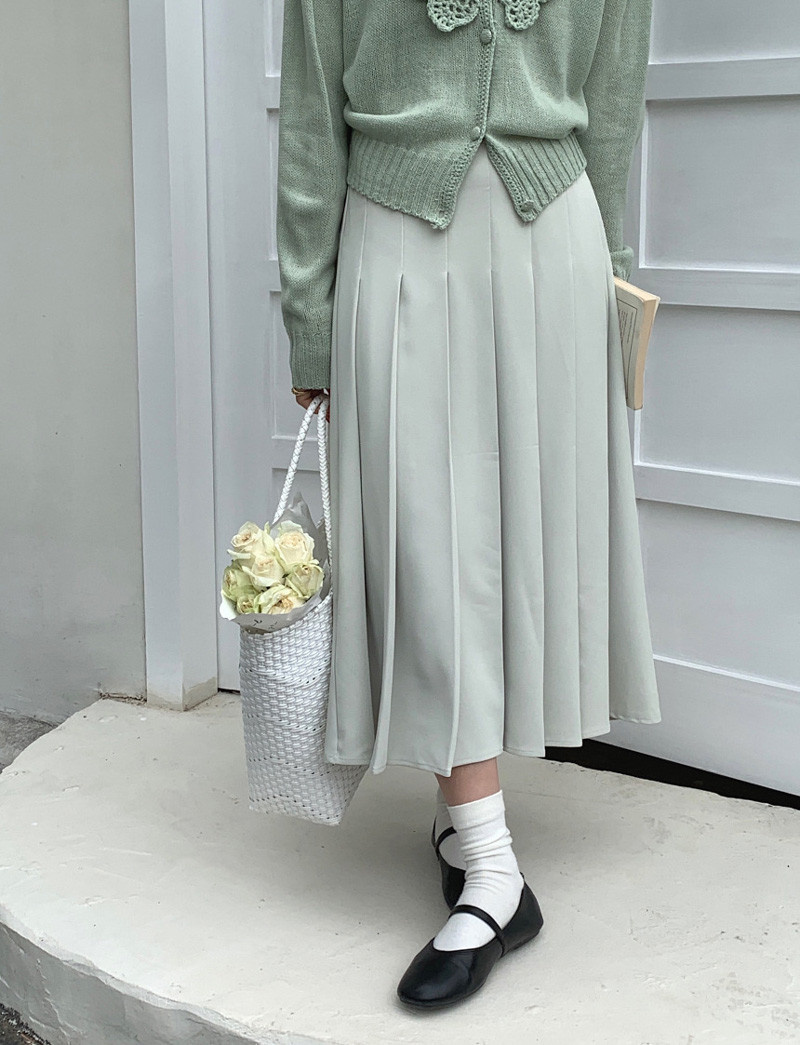 上品な淡色プリーツスカート ロング丈 レトロ風